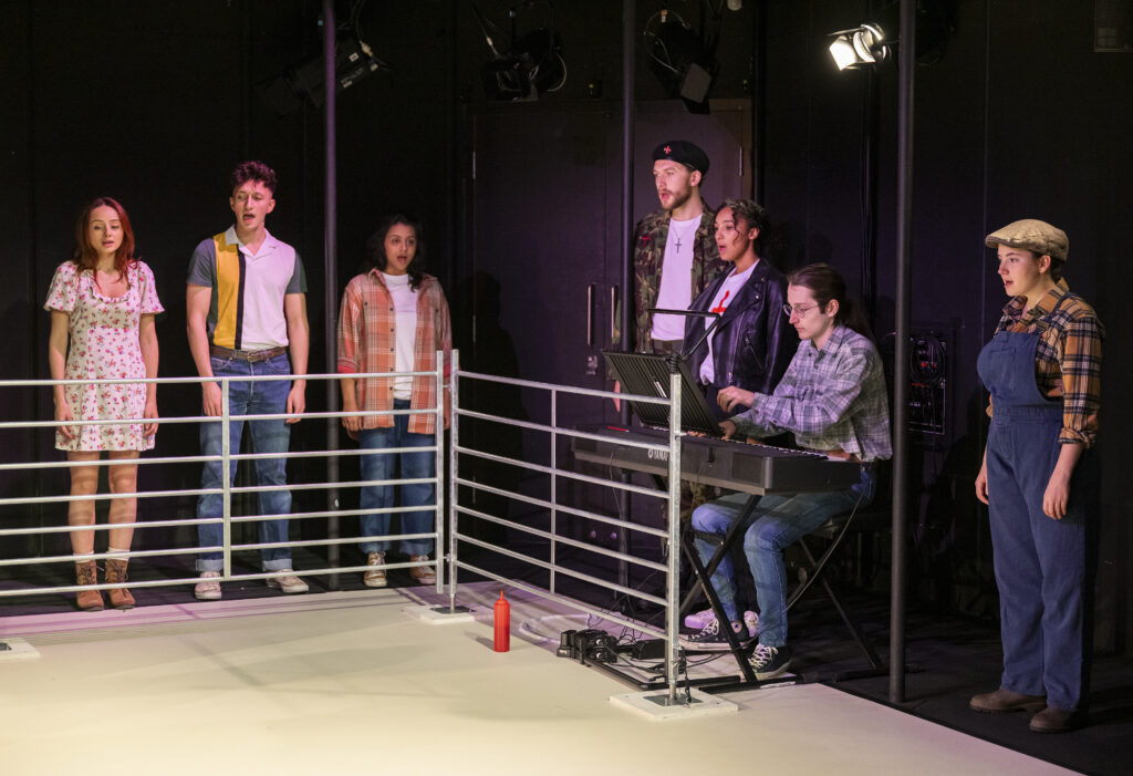 Fuente Ovejuna (CSSD 2023). Eylul Arif, Calum, Isaacs, Tiara Michelle Oberoi, Jack Irving, Io Munro, Joe Baldwin, Cerian Baulch. Photography: Patrick Baldwin